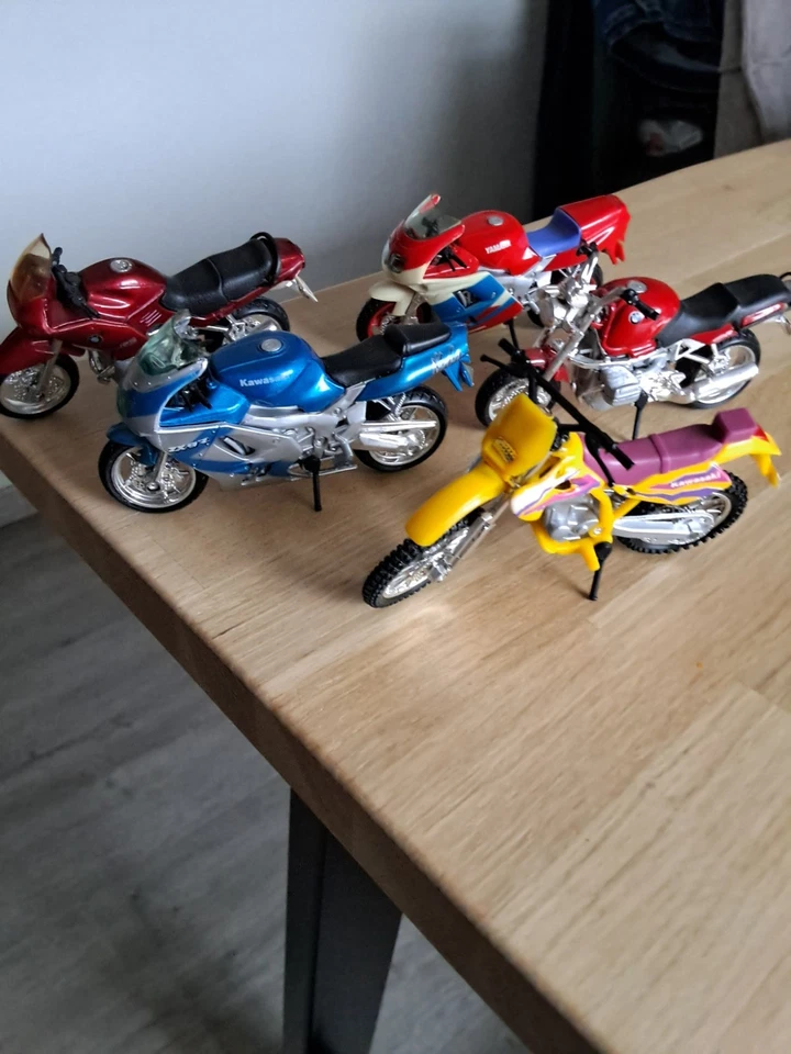 5 Majsto Motorrad Modelle M 1:18 - Bild 2 von 4