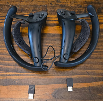 Valve Index VR Wireless Controllers Pair w/ 2 USB Dongles Black