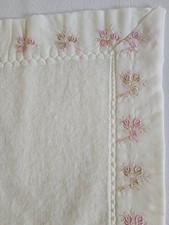 Unused VTG CREAM WHITE ROSE TRIM BABY BLANKET Faux Satin Edge ACRYLIC Chatham