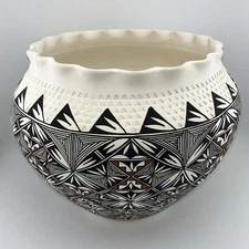 Laguna Pueblo - Large Pot – Black & White with Unique Scalloped Edge by R. Reano