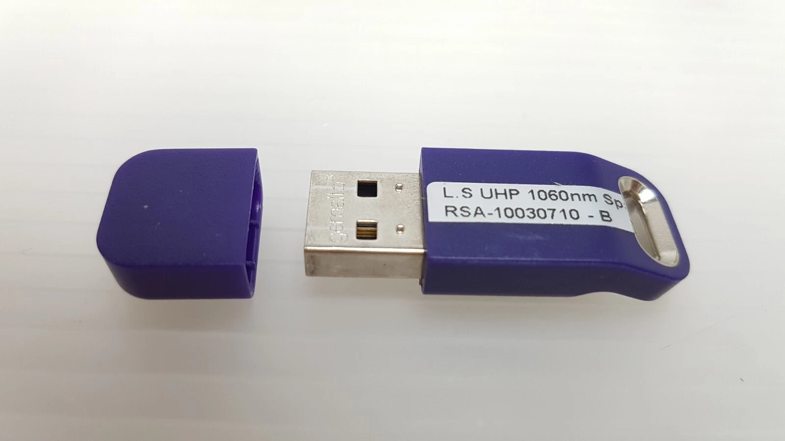 LightSheer UHP 1060nm key RSA-10030710-B with cap off, Gemalto USB-A plug