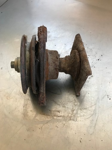 Honda 4514 46in Left Hand Mower Deck Spindle Hub Assembly - Picture 3 of 9