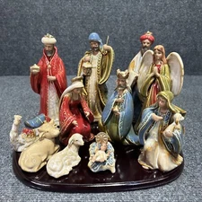 Kirklands Home Nativity Set 12 Piece Figurines And Wooden Base