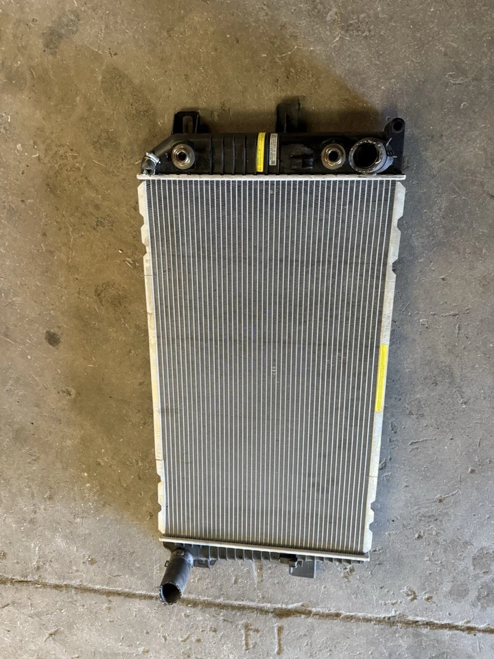 Chevy Silverado GMC Sierra 2500 3500 Lly Duramax 2004,5 2005 radiador 6,6 L 6,6 Foto 2 de 4