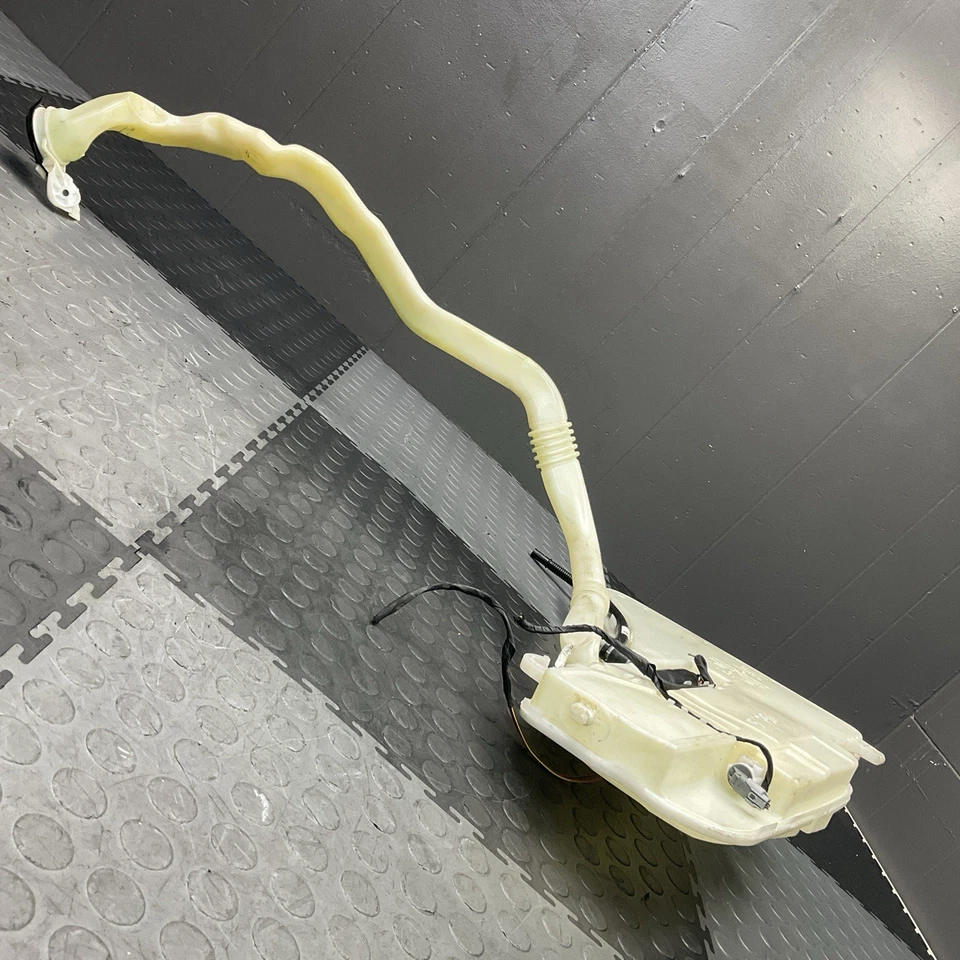 BMW 750i 2009-2015 limpiaparabrisas líquido depósito tanque conjunto con cuello OEM Foto 3 de 4
