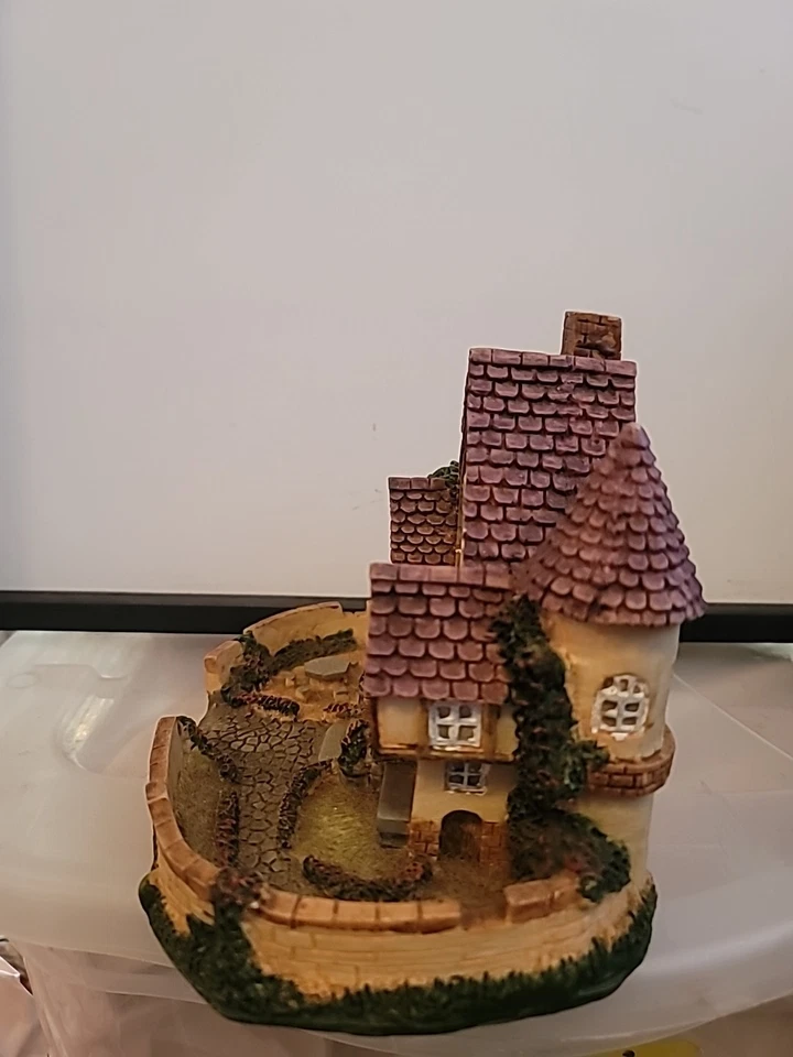 Vintage 1985 Cottage House With Quartz Clock  - Image 3 of 4