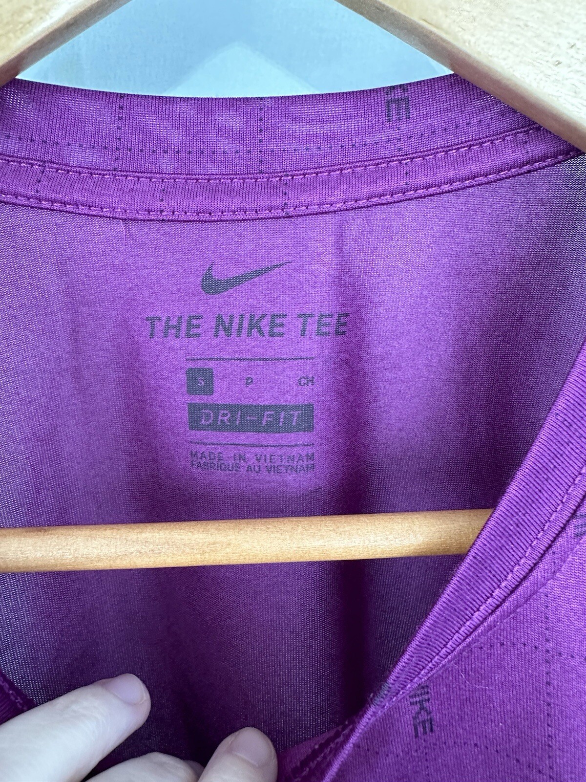 Nike Tee Mens Small Purple Short Sleeve Crew Dri-Fit Training Running T Shirt thumbnail 3