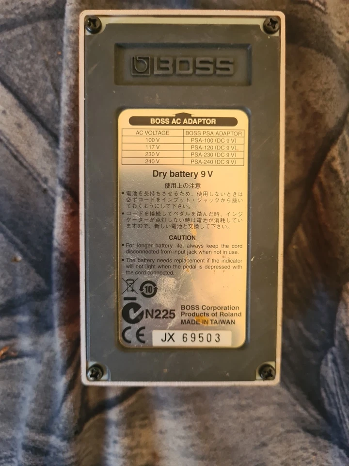 Pedale Boss Mega Distortion MD2 POUR GUITARE ÉLECTRIQUE - Photo 2/4