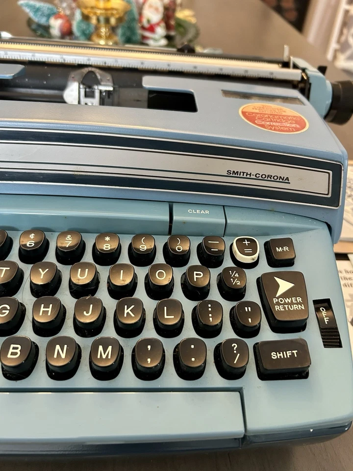 Máquina de escribir eléctrica Corona Baby Blue Coronet Super 12 y estuche ¡Funciona muy bien! Foto 4 de 4