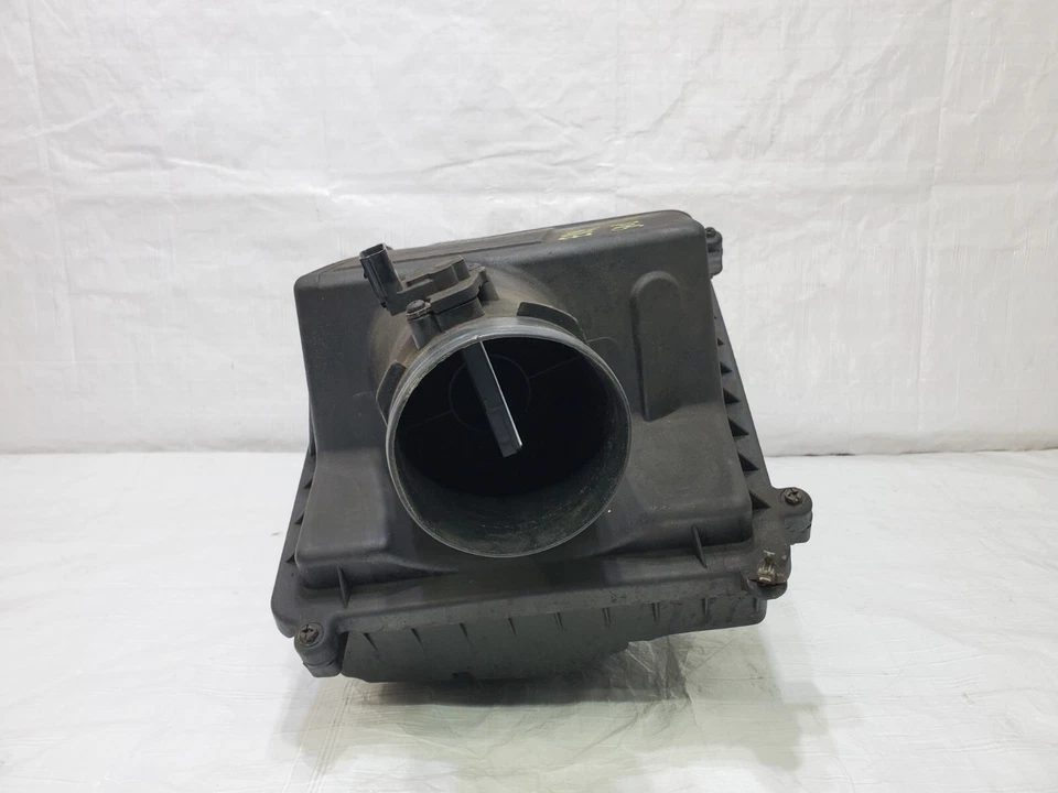 2017-2018 Chevrolet Silverado 1500 Air Intake Cleaner Assembly OEM 23252207 Foto 4 de 4