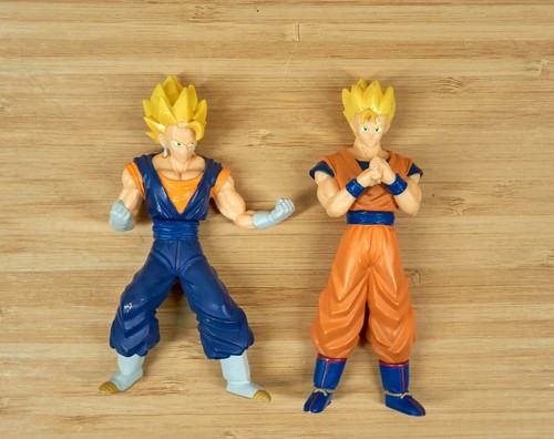 Dragon Ball Z Super Saiyan Son Goku 4.72 in Lot of 2 pc Action Fifure Toy