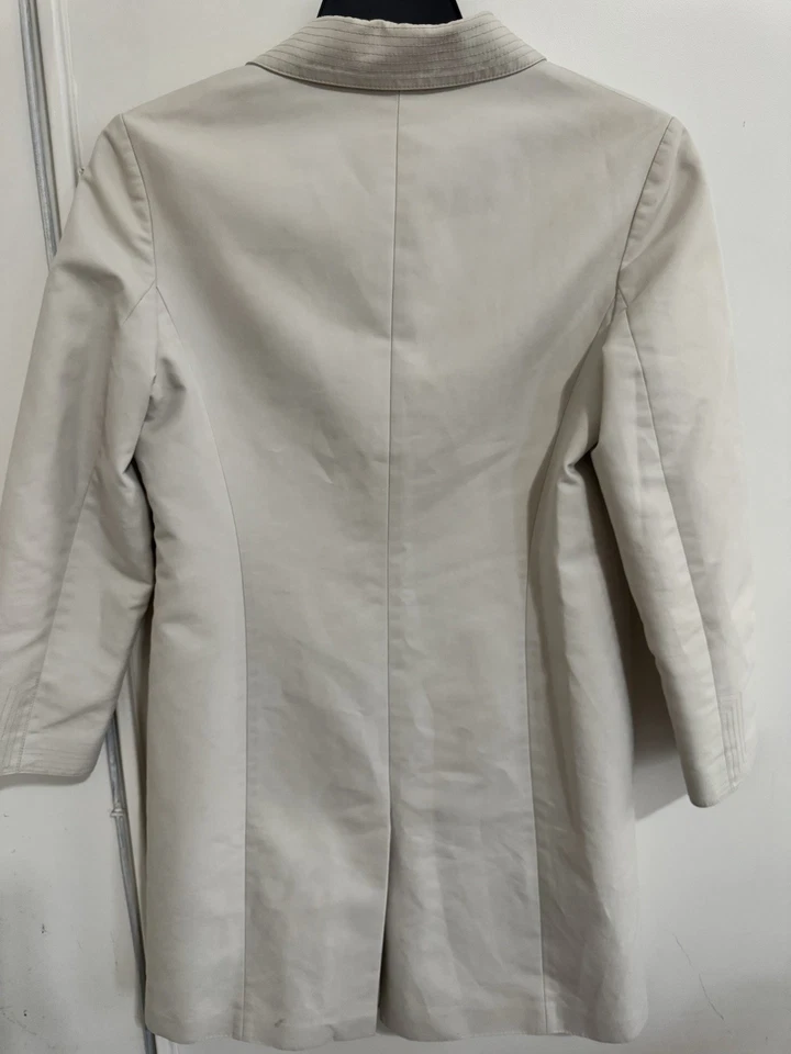 Gabardina Petite Sophisticate beige con forro punteado talla M Foto 4 de 4