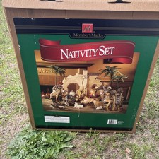 Members Mark 2005 Large Christmas Nativity Set 16 Pieces Hand Painted Box Open