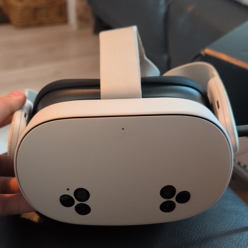 Meta Quest 3S 128GB Standalone VR Headset White, 120Hz, 96° FOV
