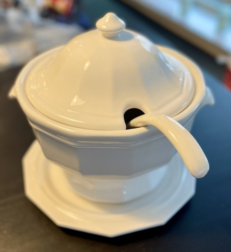 Pfaltzgraff Heritage White Soup Tureen W/Under Plate & Ladle Great Condition