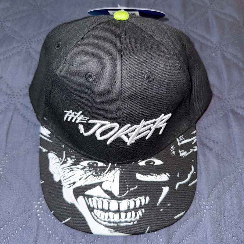 NWT DC Comics The JOKER Embroidered Snap Back Hat Flat Bill Graphic Batman OSFM