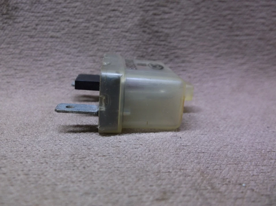 Ford Mustang Mark III 1970 Mercury Cougar faros con llave en zumbador de encendido Foto 3 de 4