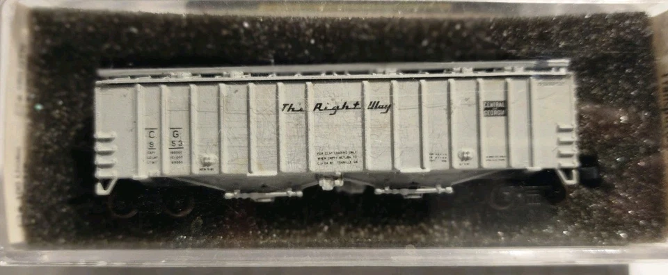 Micro Trains N Scale Freight Car Mix (7 Cars) - Image 4 of 4