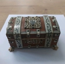 Vintage Indische Schmuckschatulle mit Knochenintarsien und Krallenf&uuml;&szlig;en