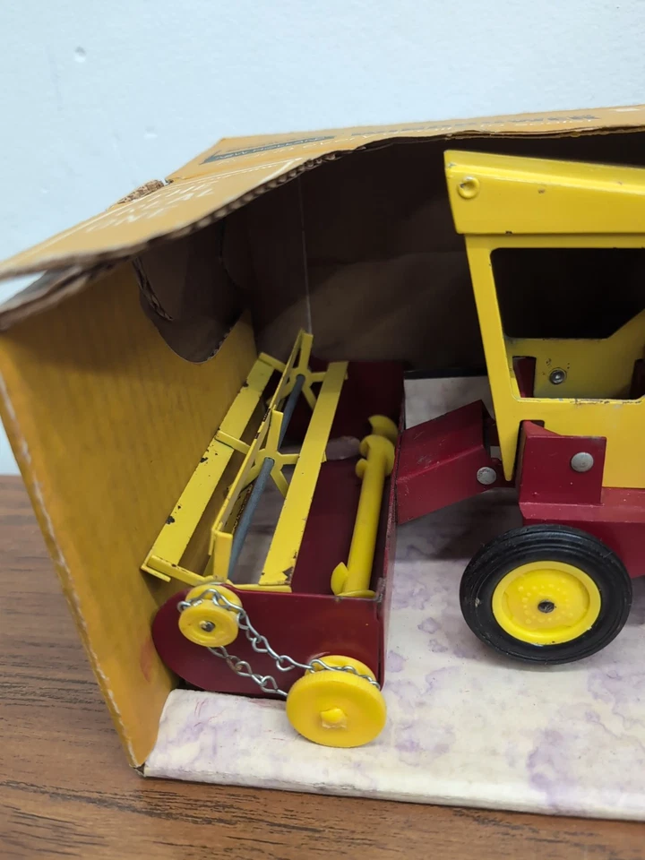 1/16 Ertl Farm Toy New Holland Swather Self Propelled Haybine In Box  - Image 3 of 4