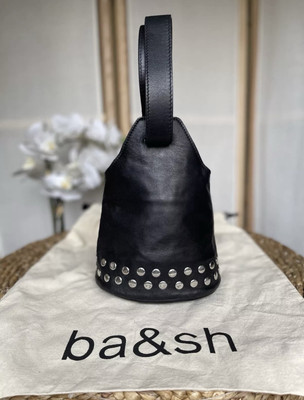 Ba&sh Bucket Handtasche Schultertasche weiches schwarzes Leder mit Nieten
