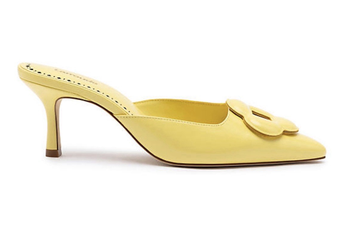 Larroudé Flora Pump in yellow size 9