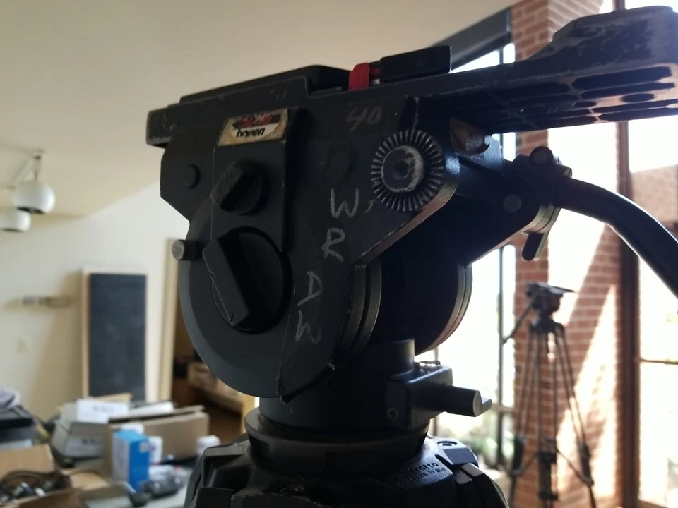 Bogen 3066 Tripod Head/Panasonic SHAN-TM700 Quick-Release Plate & 3193 Legs - Image 4 of 4