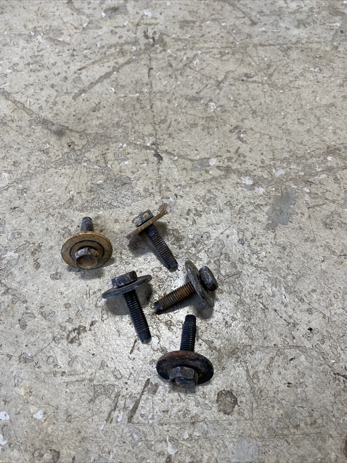 Jeep Cherokee XJ 95-01 Set Of (5) OEM Seat Mounting Bolts (W00)