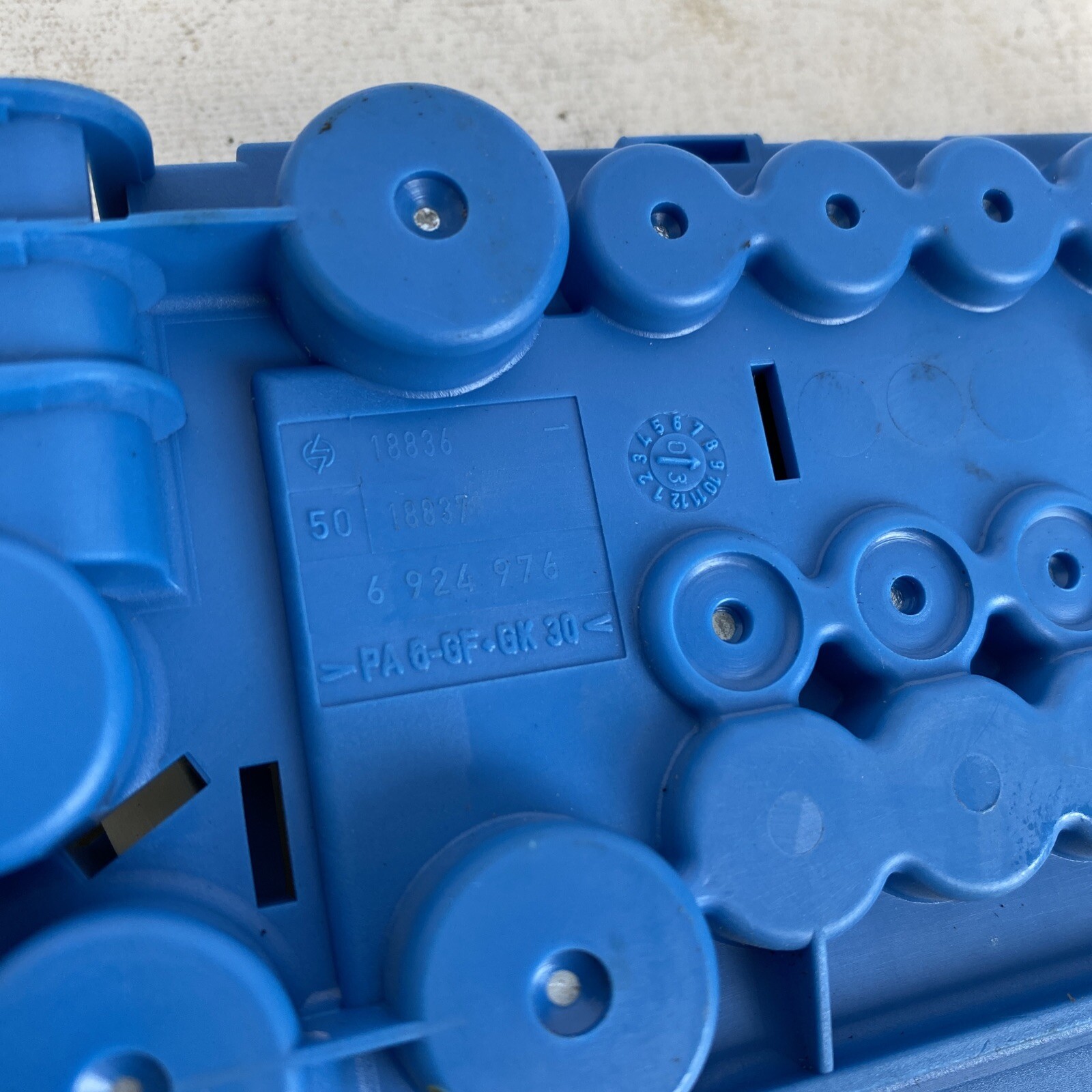 BMW OEM E53 X5 REAR TRUNK BATTERY VOLTAGE REGULATOR FUSE BOX JUNCTION