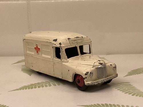 Original Vintage DINKY #253 DAIMLER AMBULANCE Off-White 1954 - 1964 - Picture 4 of 10