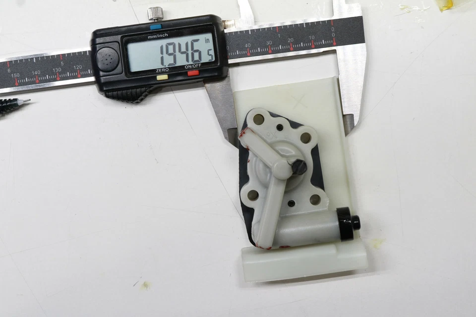 Paquete de 2 engrasadores de bomba de aceite para motosierra McCulloch Timberbear 3.5 3.7 Pro Mac 610 650 OEM Foto 2 de 4