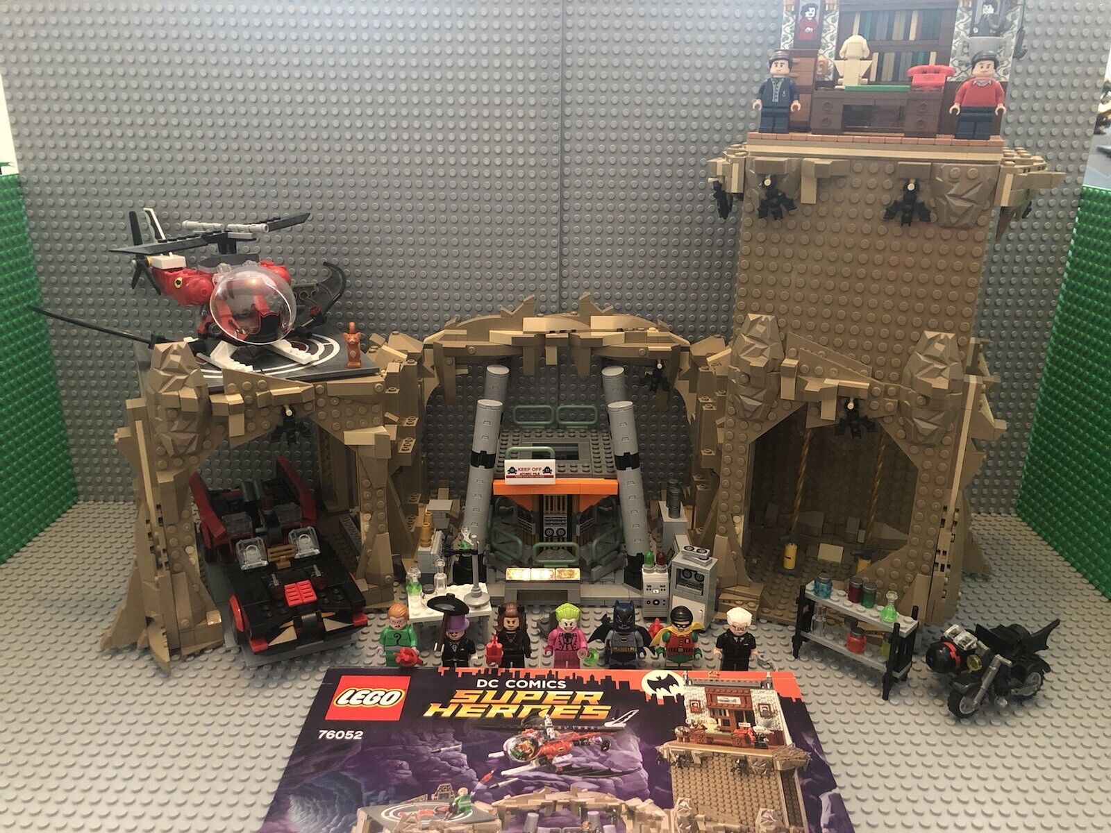 LEGO: Batman Classic TV Series - Batcave (76052) - missing one piece (see desc.)