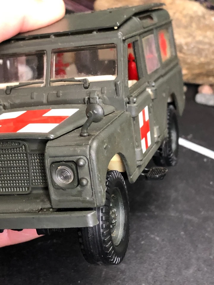 1:25 Diecast Polistil S 49 VEHÍCULO DE EMERGENCIA VERDE LAND ROVER COMO ESTÁ Piezas/Reparación Foto 3 de 4