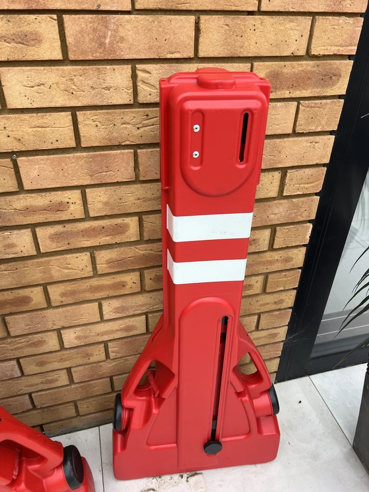1x Folding Traffic Barrier Red 210x50x105  - Image 4 of 4