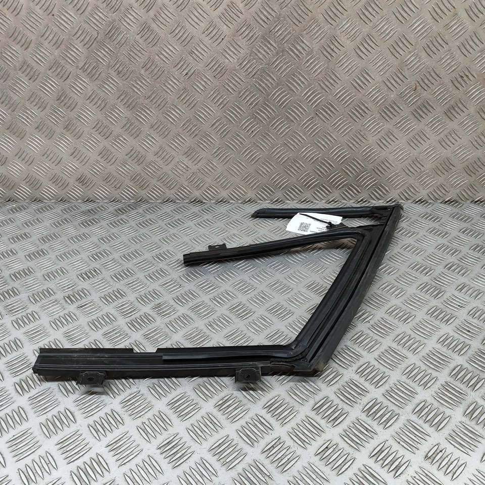 Fisker Ocean Right Door Top Strip FM2955100228C Electricity 349 kW - Image 4 of 4