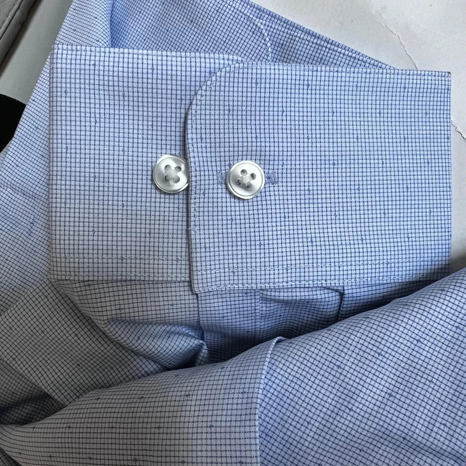 Calvin Klein Men’s Wrinkle Free Dress Shirt XL (17/17.5 - 34/35) thumbnail 3