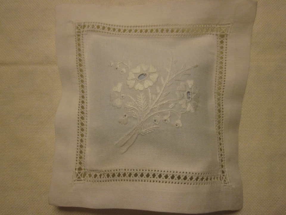 DEKO Duftkissen 4er-set Pack , Handarbeiten Bestickt in 10 Designe. - Image 4 of 4