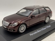 SCHUCO Mercedes Benz E Klasse T modell Avantgarde Red 1:43 Diecast Modelcar