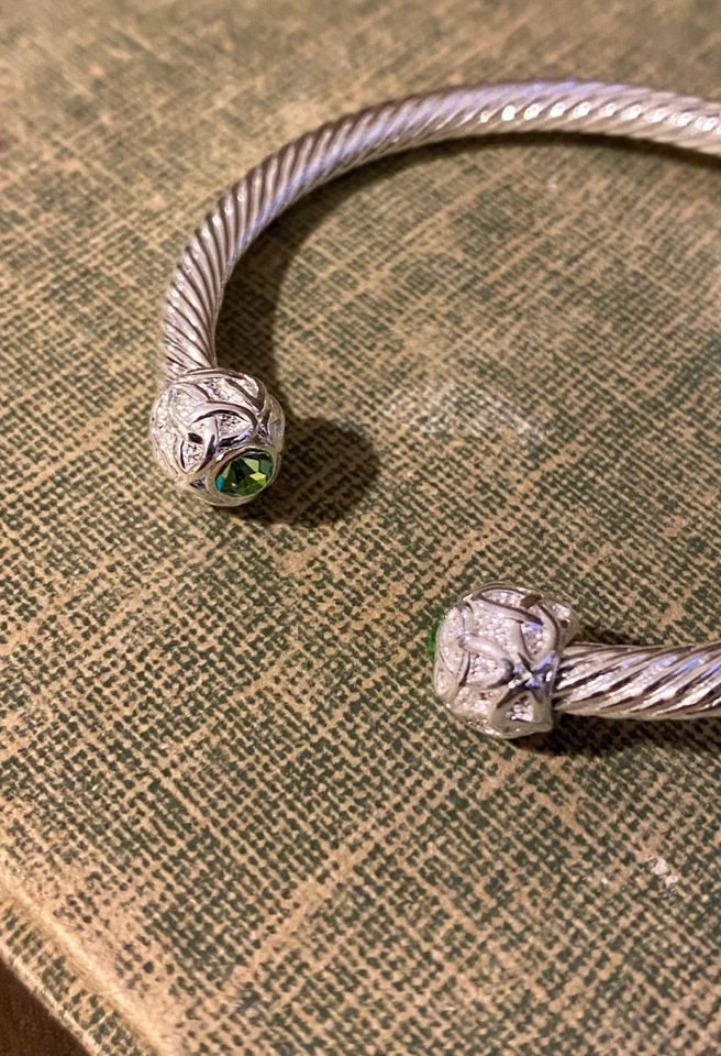 Pulsera Torque Plata Trinidad Celta Nudo Verde Estrás Aluminio Fundido Foto 2 de 2