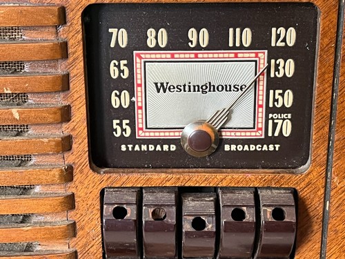 1941 Westinghouse WR-12X4 Wood Case Tube Radio Turns On, Parts or Repair RARE - Picture 2 of 12