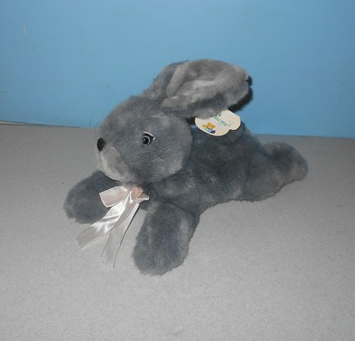 Peluche haricots moulés Billy The Rabbit neuve 14 pouces par SKM - Photo 1/2