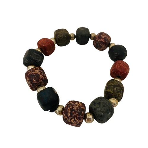 Vintage Beaded Bracelet Grey Red Rubber Pattern Beads Elastic Stretch Hippy Boho - Picture 2 of 3
