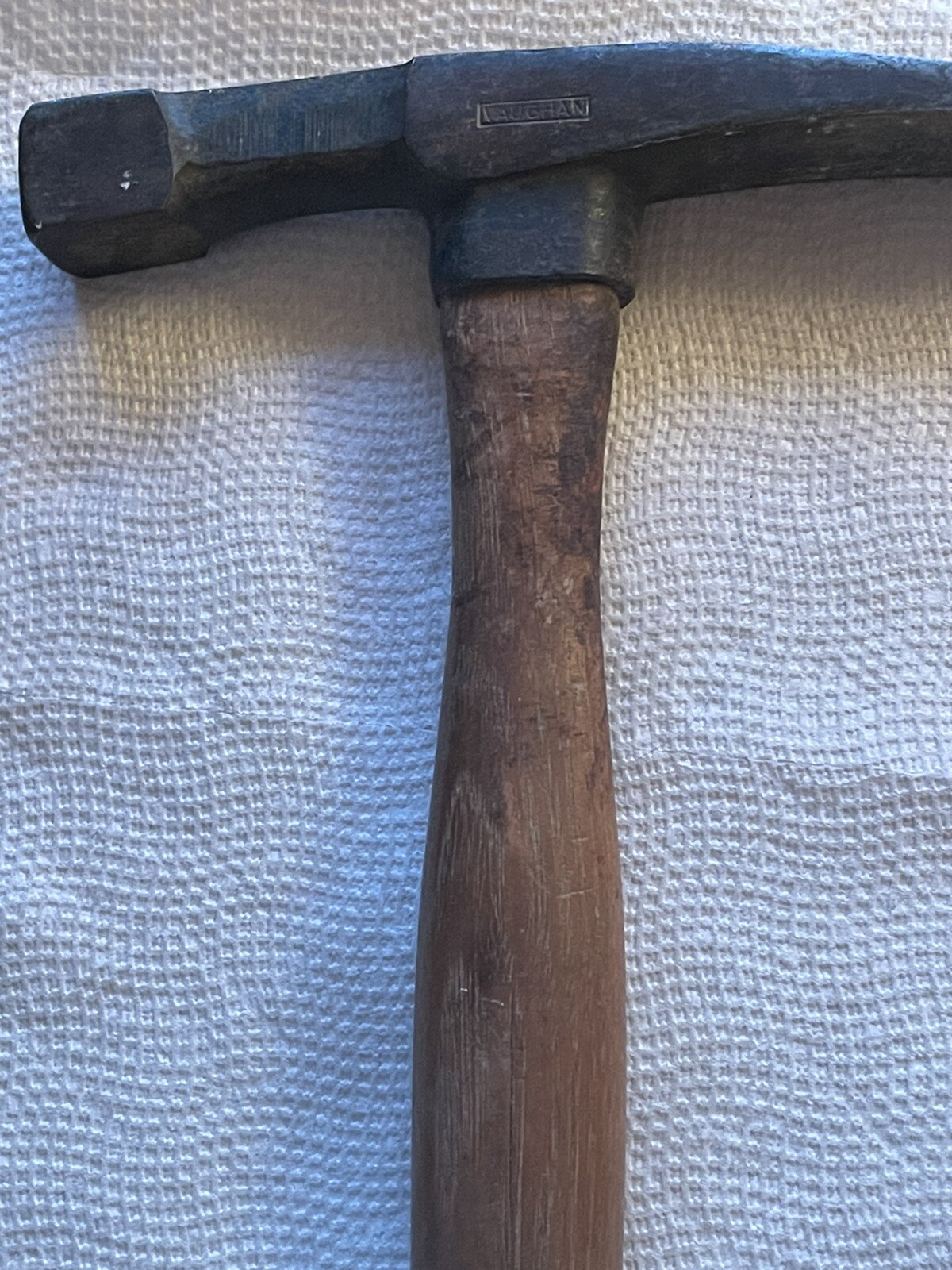 vintage Vaughan mason/bricklayer hammer (21 oz)   very good condition