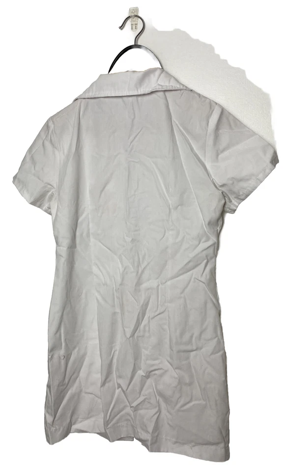 Disfraz de enfermera vestido mediano sombrero estetoscopio gargantilla y camiseta sin mangas larga roja gratis y pantalones cortos Foto 4 de 4