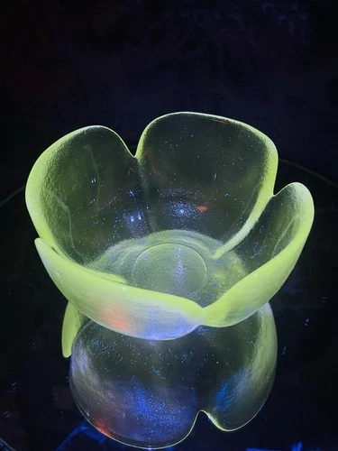 💚 Clear Glows Like Uranium Glass MCM  Tulip Bowl Depression Vintage 1950 💚