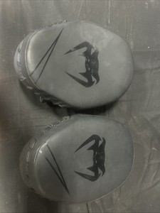 Venom Black Curved Boxing Pads - Mma Muay Thai ￼ Training Pair ￼