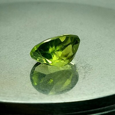 Péridot Naturel De 1,86 Carats - Certificat IGI, Ovale Mixed Cut, Vert Vif, Pakistan