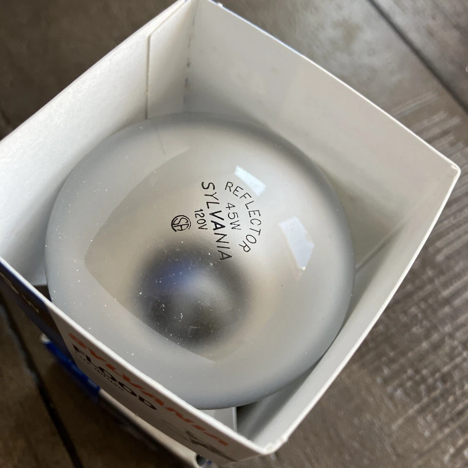 (1) 1567-0 Sylvania R20 45W  Warm White Dimmable Indoor Floodlight 45r20/rp - Image 2 of 3