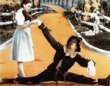 Wizard of Oz unsigned Dorothy/Scarecrow 8x10 Photo (Judy Garland/Ray Bolger)