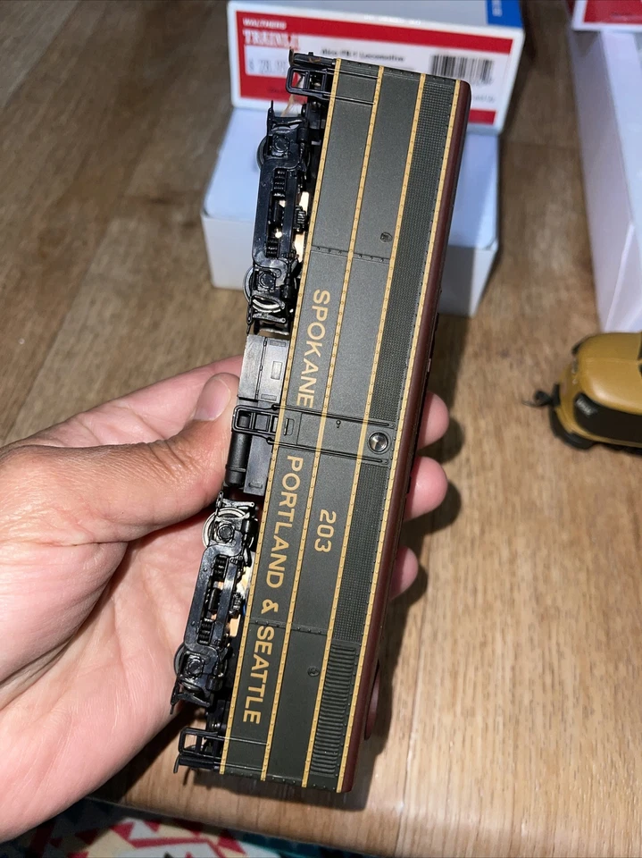 walthers Ho Spokane Portland seattle 203 Alco FB-1 And 858 Locomotive  - Image 4 of 4